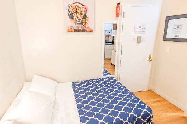#10713 - The Little Midtown Studio | Holiday Rentals | Empire Bway