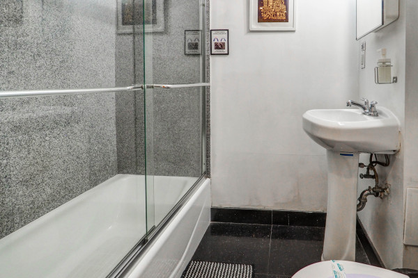 #11412 - Amazing Midtown Studio | Vakantieverhuur | Empire Bway