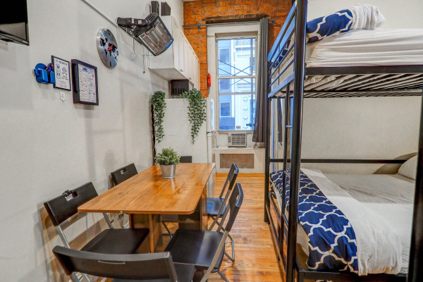 #11468 - Charming Studio | Vakantieverhuur | Empire Bway