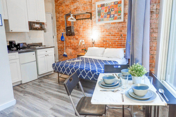 #11498 - Iconic flat along Midtown west NYC | Holiday Rentals | Empire Bway