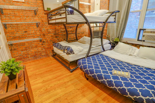 #11511 - Sweet Studio Manhattan | Holiday Rentals | Empire Bway