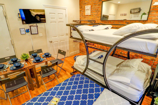 #11518 - Sweet Studio Manhattan | Holiday Rentals | Empire Bway