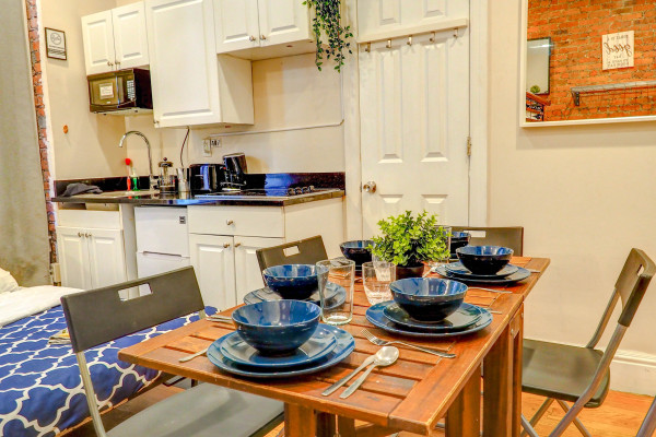 #11520 - Sweet Studio Manhattan | Holiday Rentals | Empire Bway