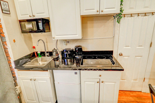 #11529 - Sweet Studio Manhattan | Holiday Rentals | Empire Bway