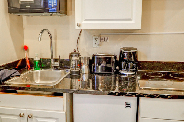 #11530 - Sweet Studio Manhattan | Holiday Rentals | Empire Bway