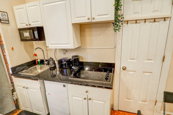 #11532 - Sweet Studio Manhattan | Holiday Rentals | Empire Bway