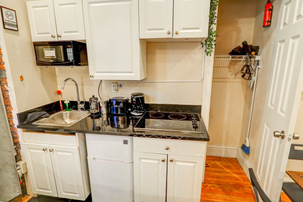 #11534 - Sweet Studio Manhattan | Holiday Rentals | Empire Bway