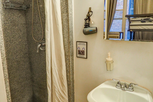 #11542 - Sweet Studio Manhattan | Holiday Rentals | Empire Bway