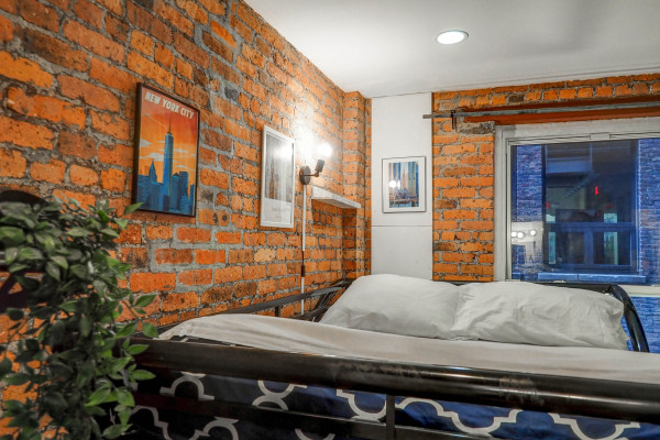 #11550 - Chic Executive Studio | Holiday Rentals | Empire Bway