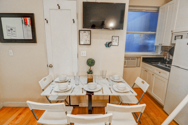 #11668 - The Little Midtown Studio | Holiday Rentals | Empire Bway